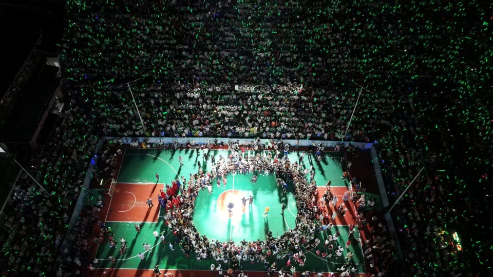 职篮的激情, 后火爆出圈, 亿次