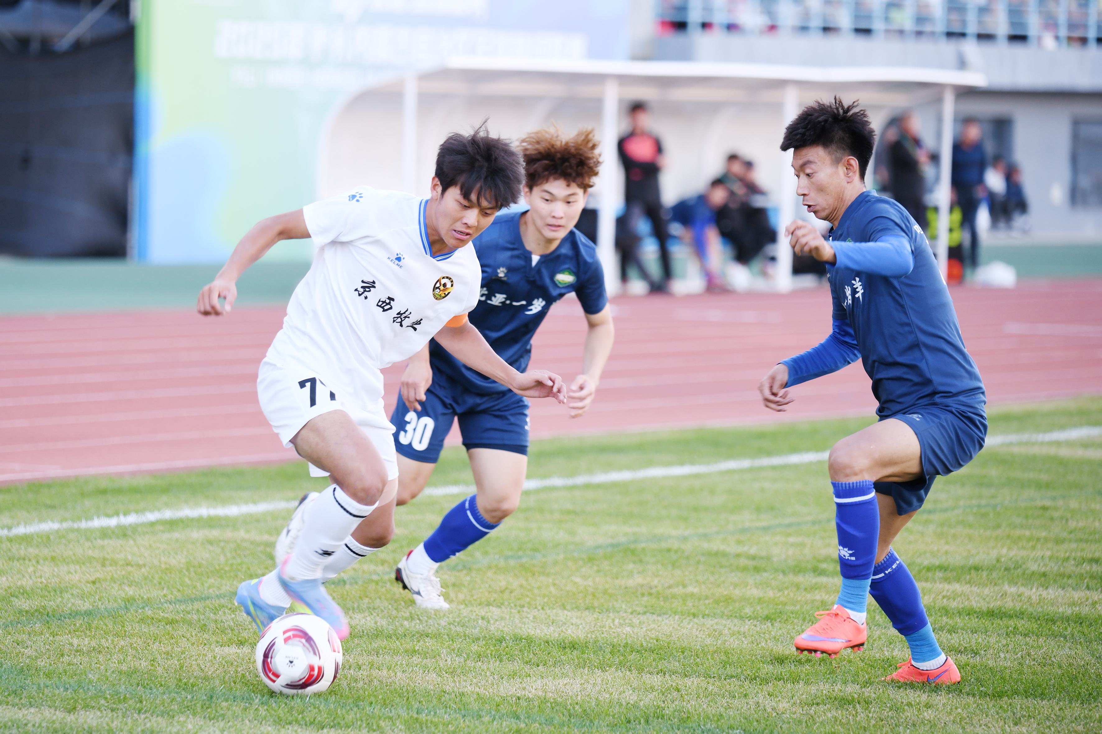 草原德比, 比赛进入胶, 双方球员迅 草原德比, 比赛进入胶, 双方球员迅